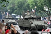 官运测试美国纪念陆军成立250周年阅兵仪式在华盛顿举行